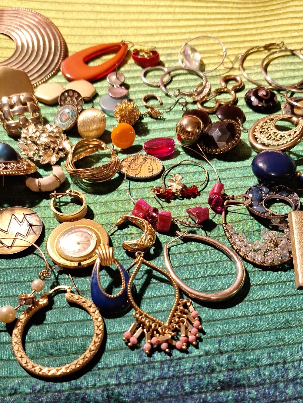 Assorted Women’s Fashion Jewelry Set - Gold and Multicolor Accents